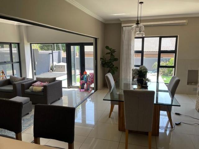 4 Bedroom duplex townhouse freehold to rent in Barbeque Downs, Midrand