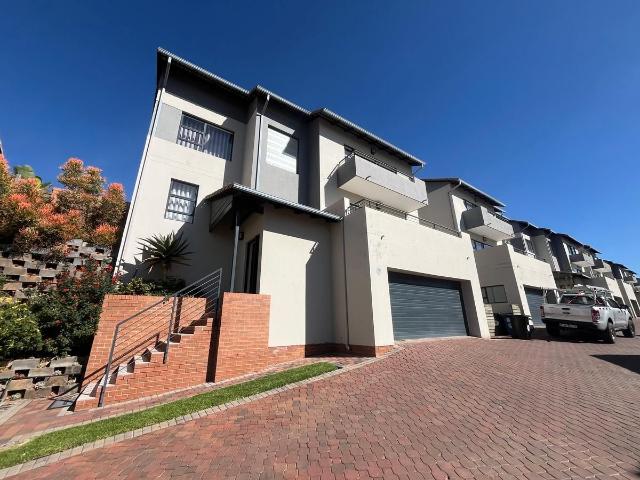 4 Bedroom duplex townhouse sectional rented in Amorosa, Roodepoort