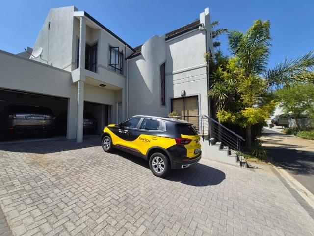 4 Bedroom duplex townhouse sectional rented in Plattekloof, Parow