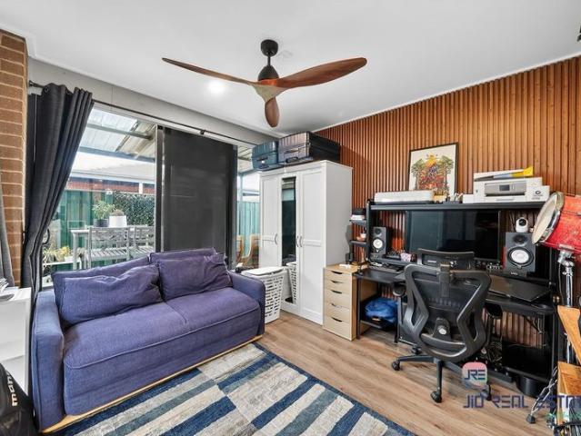 4 Bedroom Entertainer's Delight |With Solar Panels |Walk to Opalia Plaza