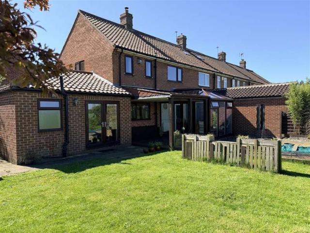 4 Bedroom End Of Terrace House