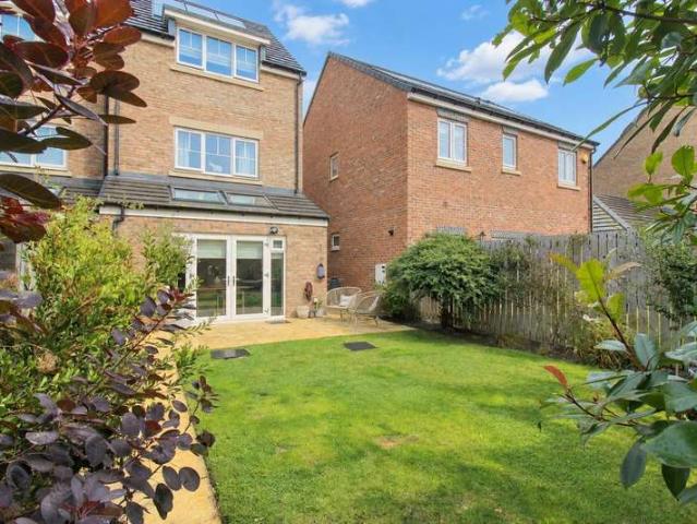 4 Bedroom End Of Terrace House