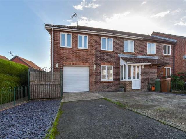 4 Bedroom End Of Terrace House