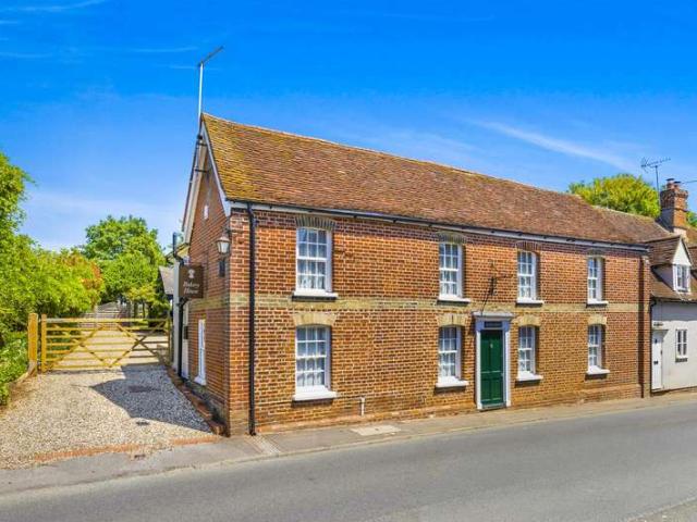 4 Bedroom End Of Terrace House