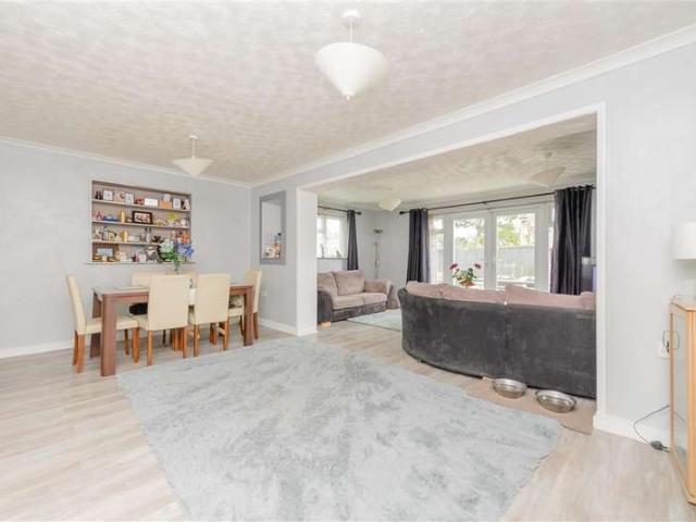 4 Bedroom End Of Terrace House