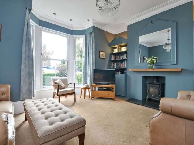 4 Bedroom End Of Terrace House
