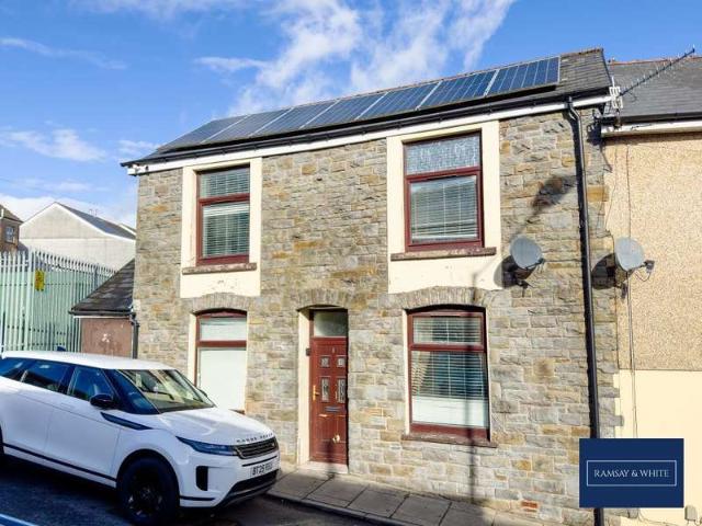 4 Bedroom End Of Terrace House