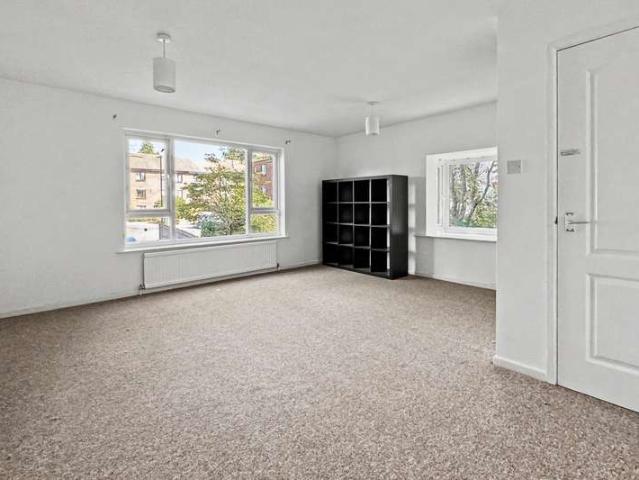 4 Bedroom End Of Terrace House