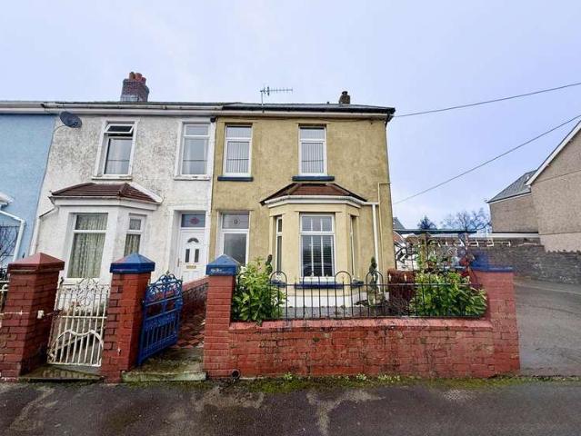 4 Bedroom End Of Terrace House