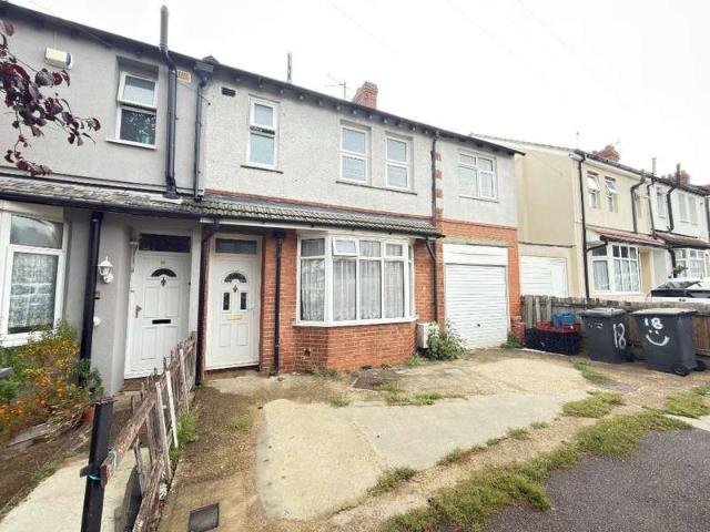 4 Bedroom End Of Terrace House