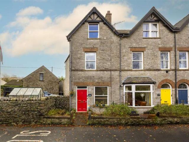 4 Bedroom End Of Terrace House