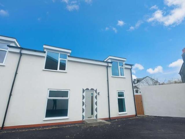 4 Bedroom End Of Terrace House