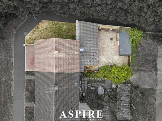 4 Bedroom End Of Terrace House