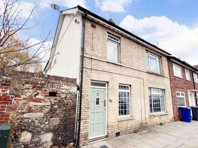 4 Bedroom End Of Terrace House