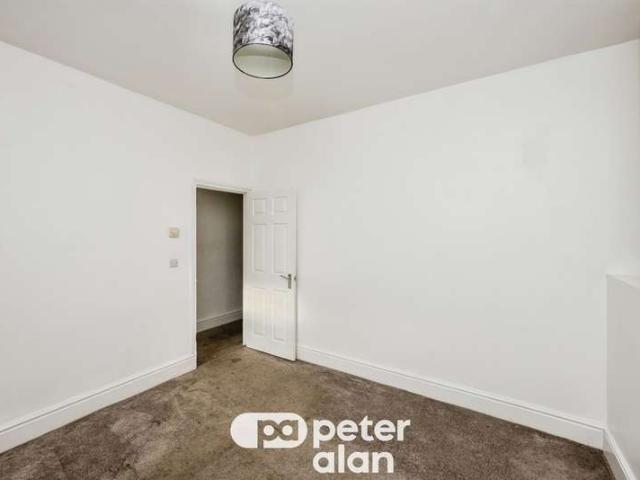 4 Bedroom End Of Terrace House