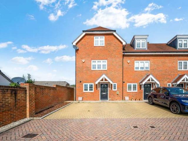 4 Bedroom End Of Terrace House