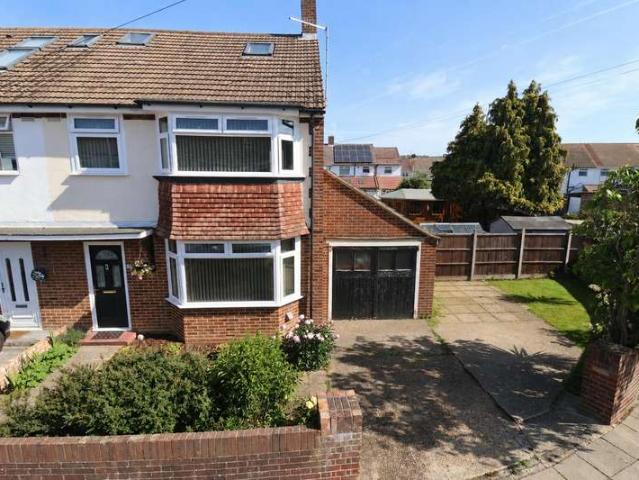 4 Bedroom End Of Terrace House