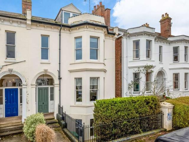 5 Bedroom End Of Terrace House