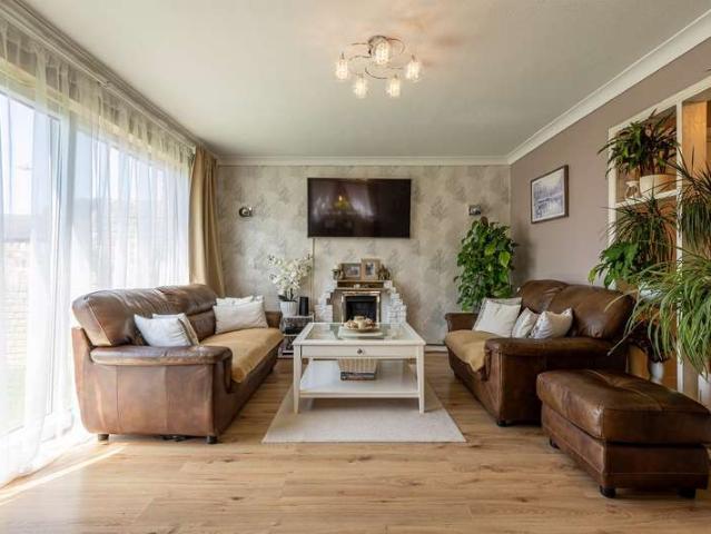 4 Bedroom End Of Terrace House