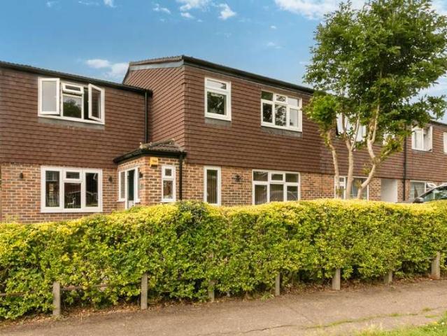 4 Bedroom End Of Terrace House