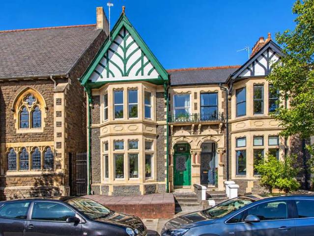4 Bedroom End Of Terrace House