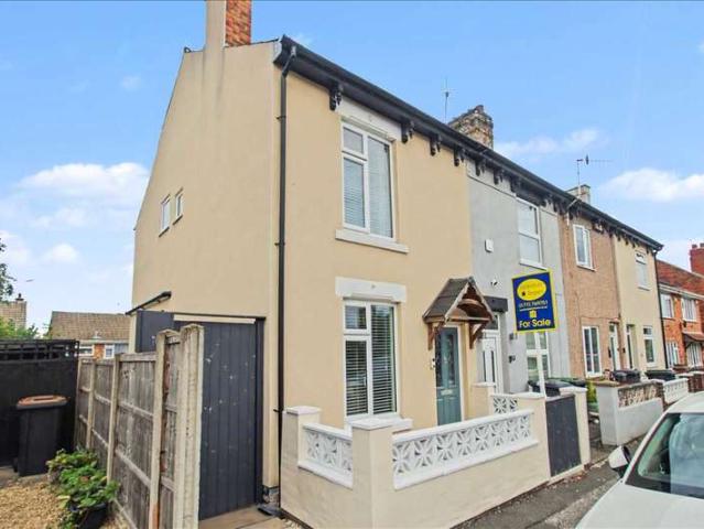 4 Bedroom End Of Terrace House