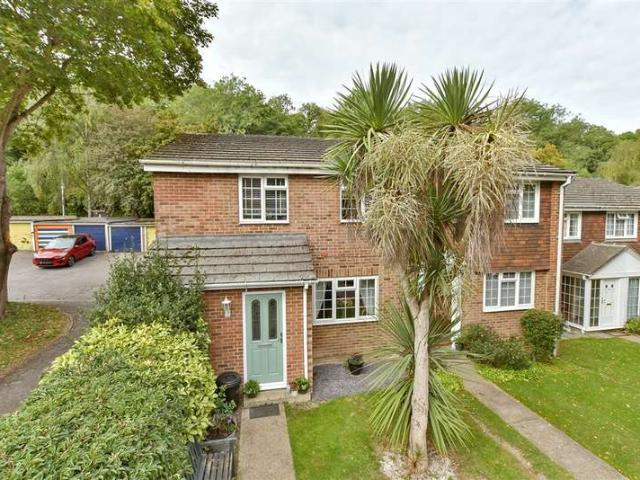 4 Bedroom End Of Terrace House