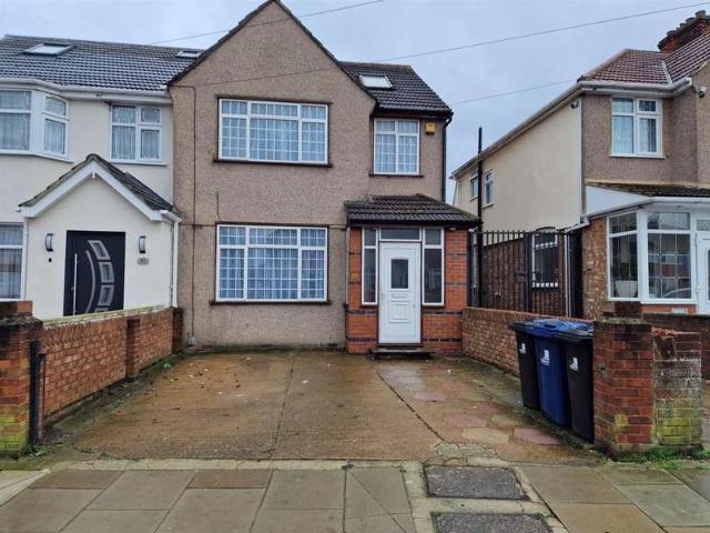 4 Bedroom End Of Terrace House