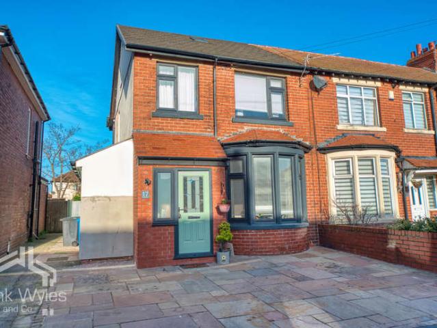 4 Bedroom End Of Terrace House