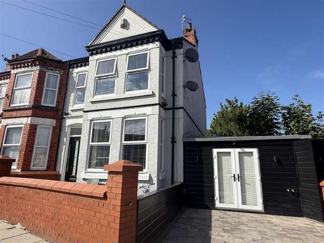 4 Bedroom End Of Terrace House