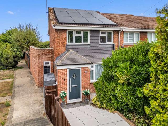 4 Bedroom End Of Terrace House