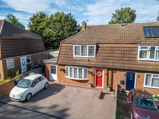 4 Bedroom End Of Terrace House