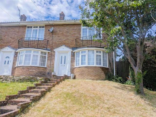 4 Bedroom End Of Terrace House