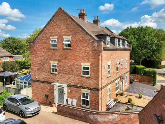 4 Bedroom End Of Terrace House