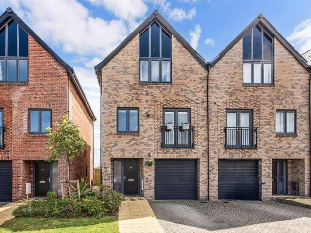 4 Bedroom End Of Terrace House