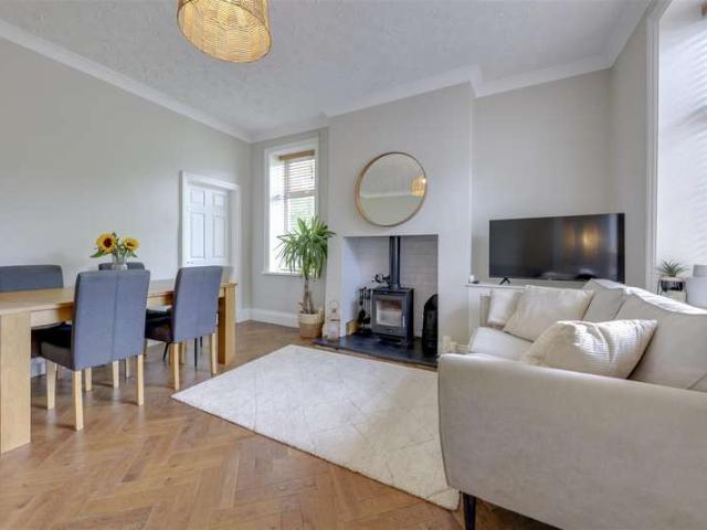 4 Bedroom End Of Terrace House