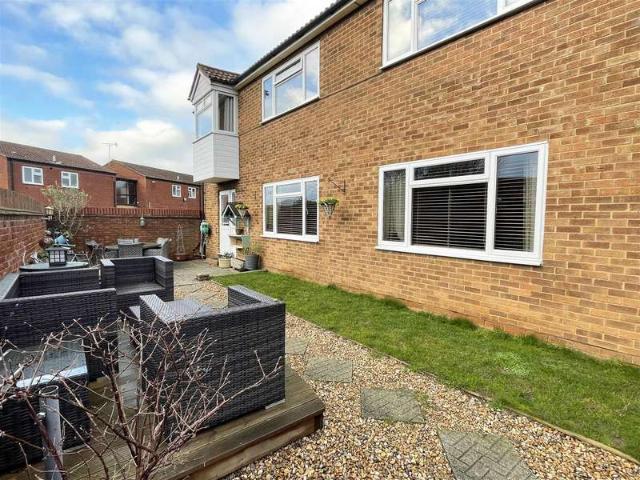 4 Bedroom End Of Terrace House