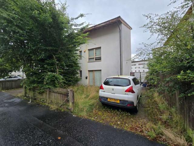 4 Bedroom End Of Terrace House