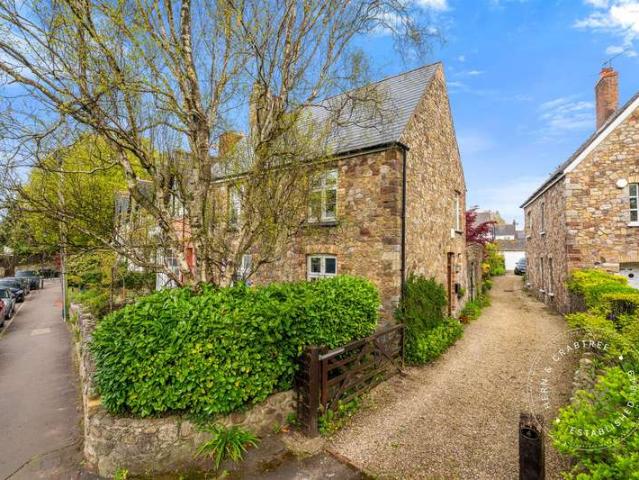 4 Bedroom End Of Terrace House