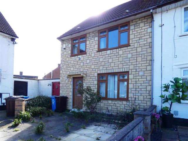 4 Bedroom End Of Terrace House