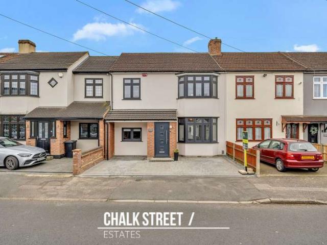 4 Bedroom End Of Terrace House