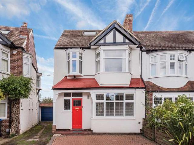 4 Bedroom End Of Terrace House
