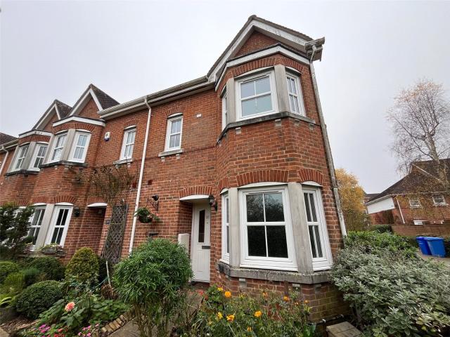 4 BEDROOM End of Terrace House