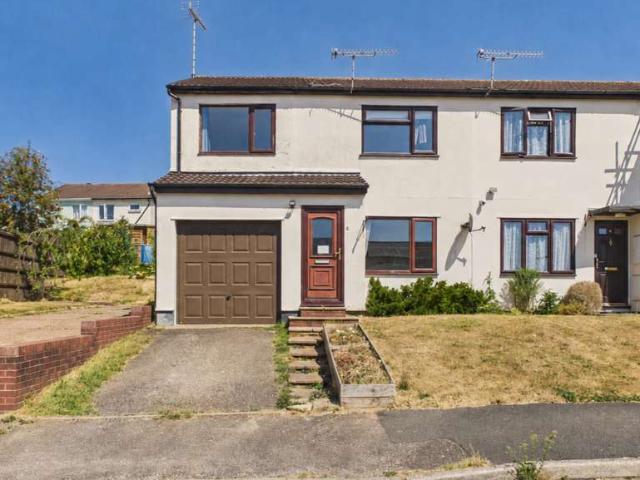 4 Bedroom End Of Terrace House