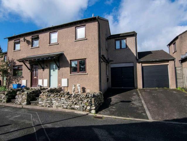 4 Bedroom End Of Terrace House