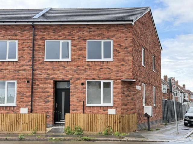 4 Bedroom End Of Terrace House