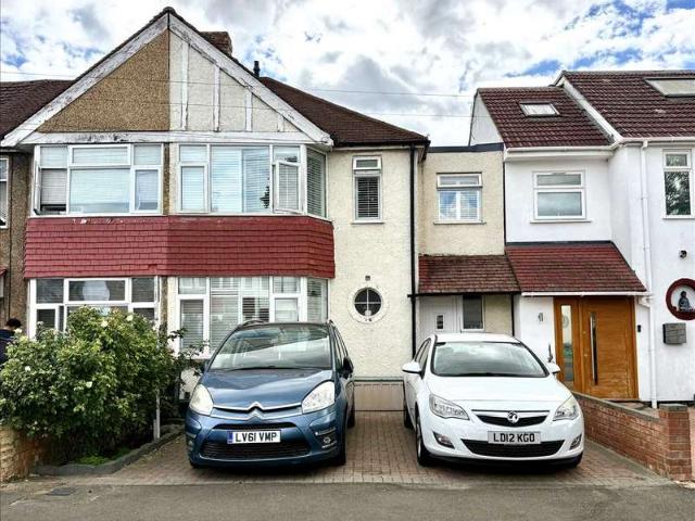 4 Bedroom End Of Terrace House