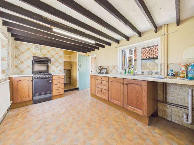 4 Bedroom End Of Terrace House