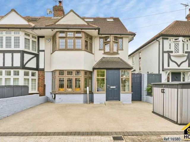 4 Bedroom End Of Terrace House