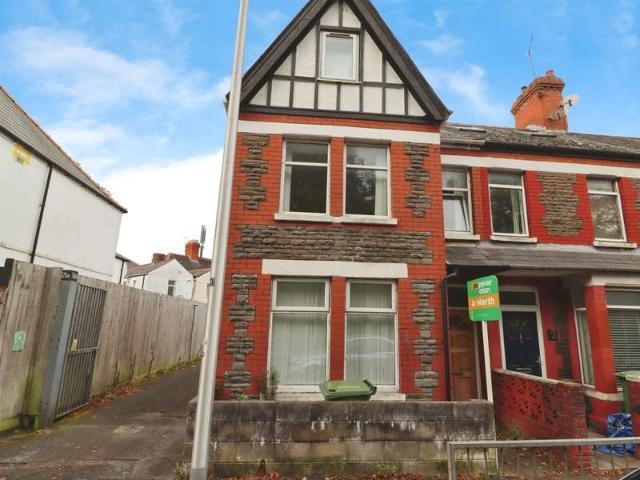 4 Bedroom End Of Terrace House